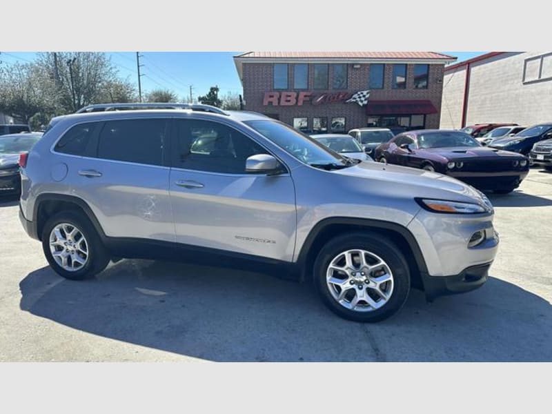 Jeep Cherokee 2018 price $17,995