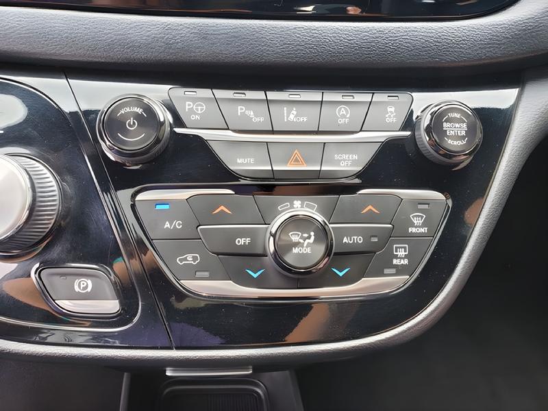 CHRYSLER PACIFICA 2019 price $18,885