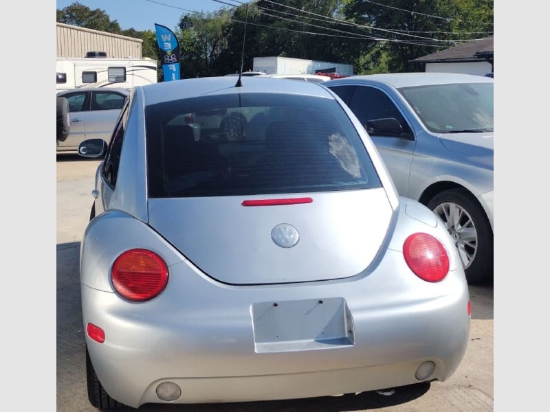 VOLKSWAGEN NEW BEETLE 2004 price $4,000