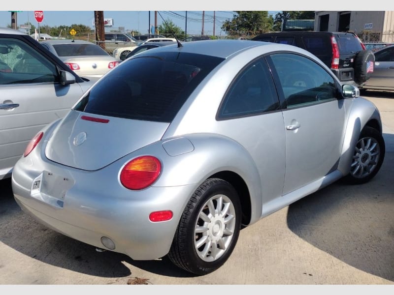 VOLKSWAGEN NEW BEETLE 2004 price $4,000