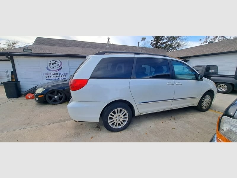 TOYOTA SIENNA 2009 price Call for Pricing.