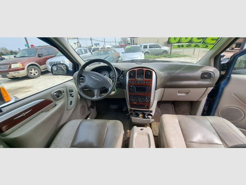 CHRYSLER TOWN & COUNTRY 2007 price Call for Pricing.