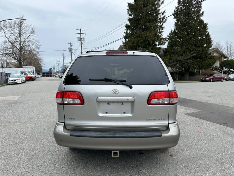 Toyota Sienna 2002 price $3,800