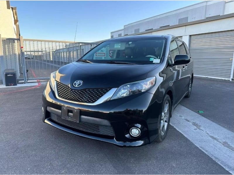 Toyota Sienna 2014 price $15,999