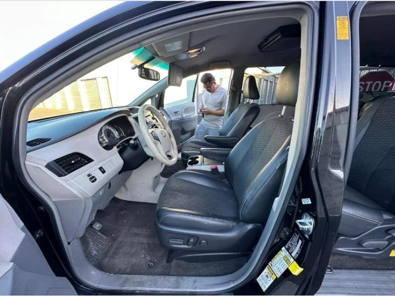 Toyota Sienna 2014 price $15,999