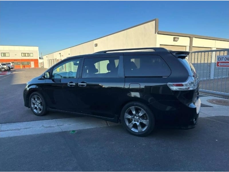 Toyota Sienna 2014 price $15,999