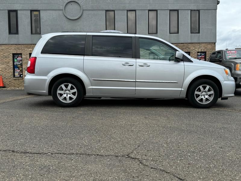 CHRYSLER TOWN & COUNTRY 2011 price $6,999