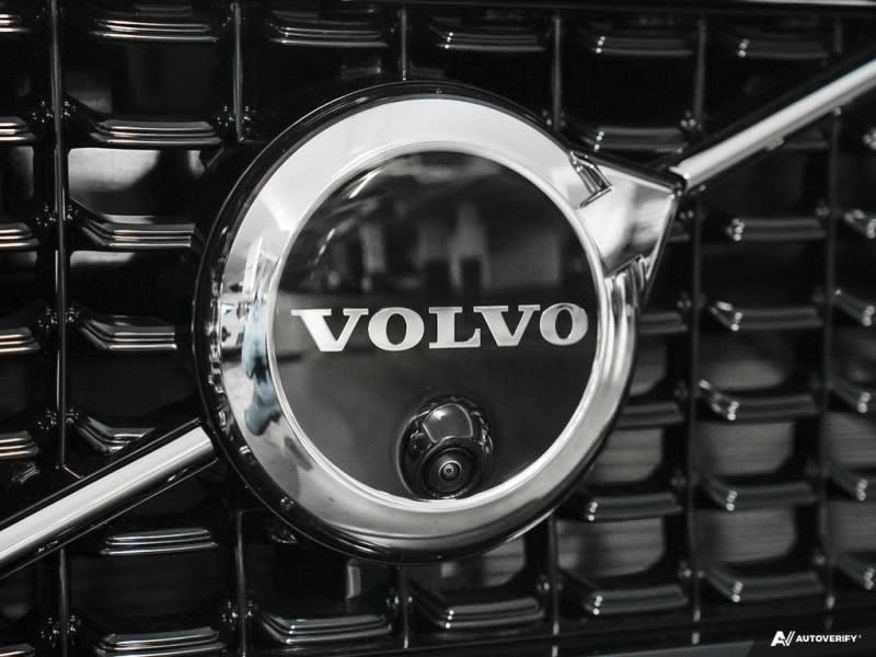 Volvo XC40 2024 price $57,374