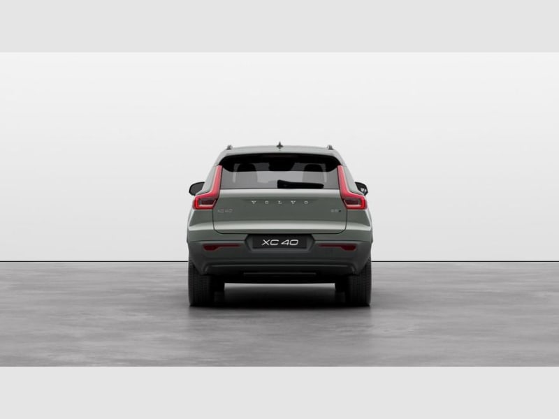 Volvo XC40 2024 price $56,746