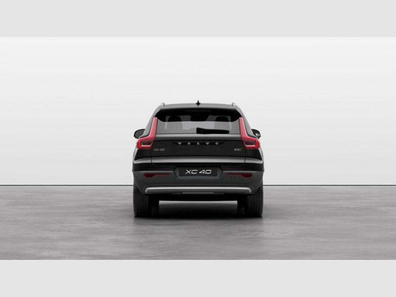 Volvo XC40 2024 price $58,280