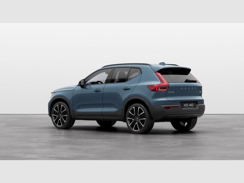 Volvo XC40 2024 price $58,280