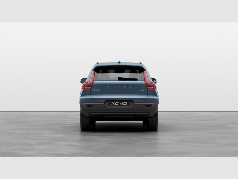 Volvo XC40 2024 price $58,280