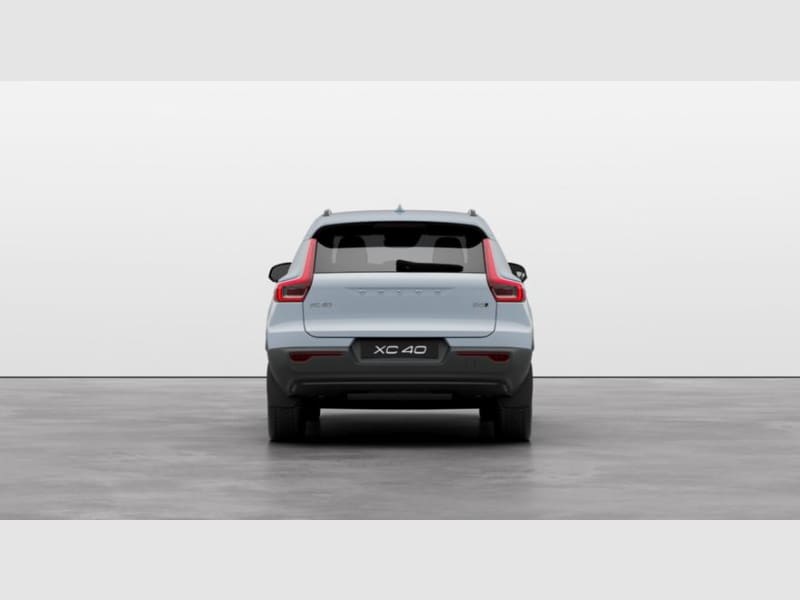 Volvo XC40 2024 price $55,282