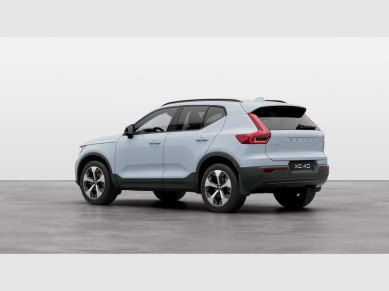 Volvo XC40 2024 price $55,282