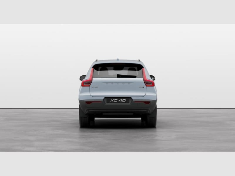 Volvo XC40 2024 price $57,398