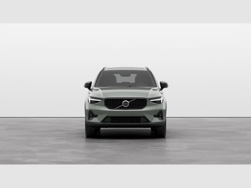 Volvo XC40 2024 price $56,300