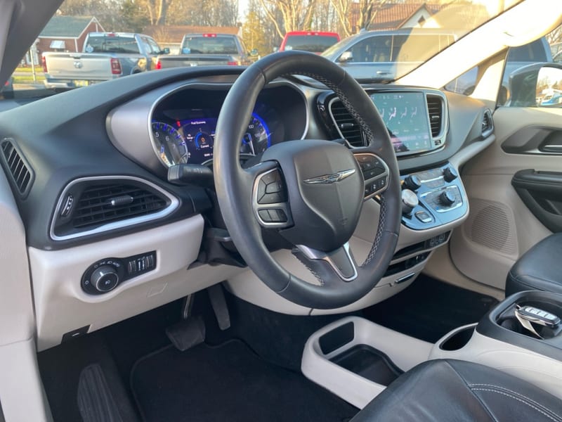 CHRYSLER PACIFICA 2022 price $23,555