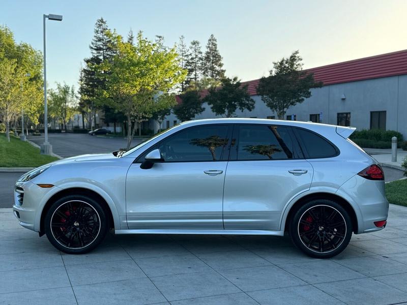 Porsche Cayenne 2013 price $27,980