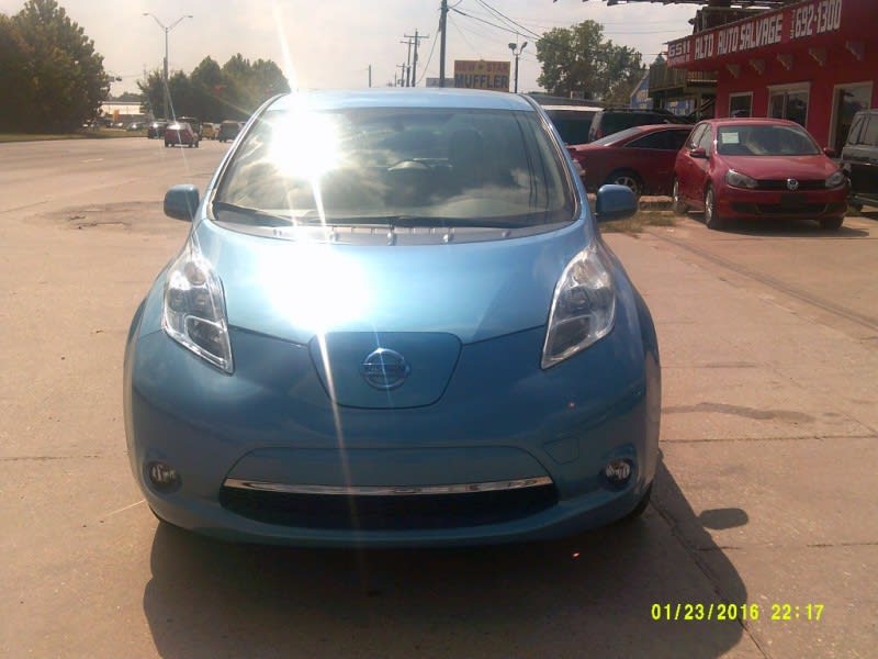 Nissan LEAF 2012 price $9,500