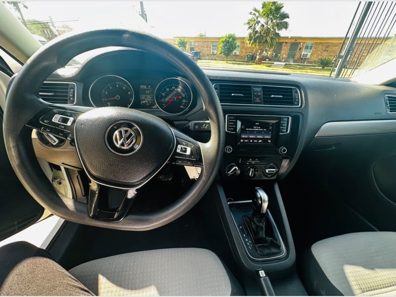 Volkswagen Jetta 2017 price $9,450