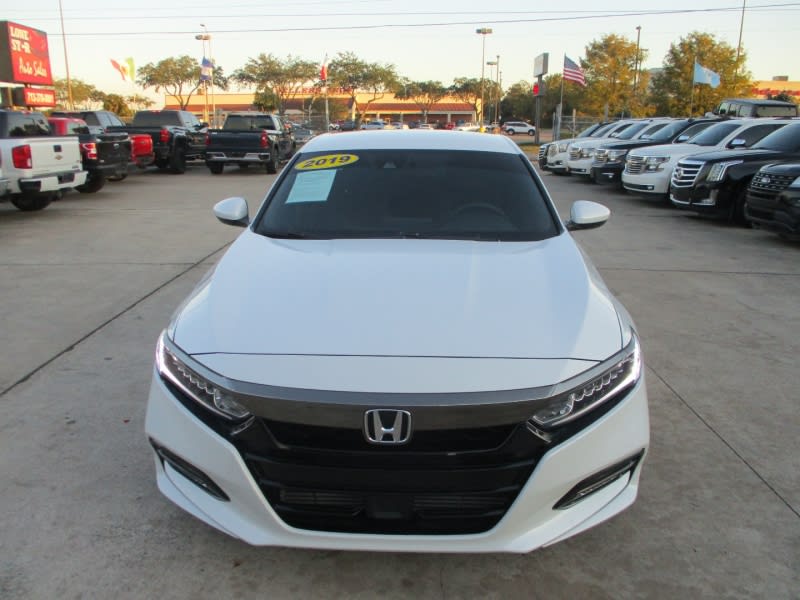 Honda Accord Sedan 2019 price $3,996