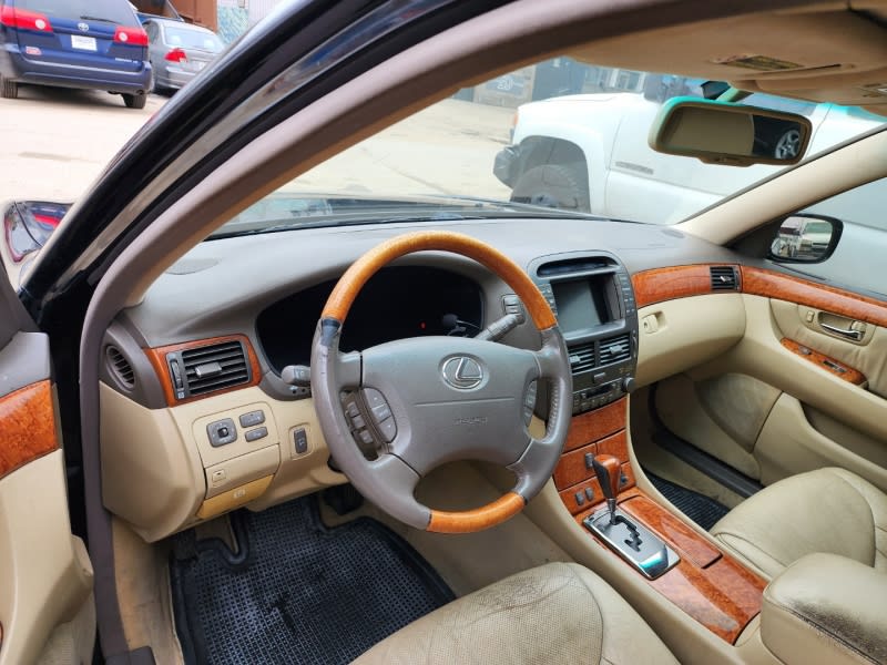 Lexus LS 430 2005 price $8,995