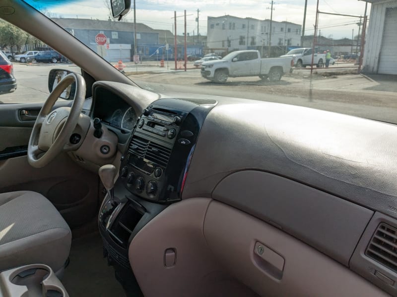 Toyota Sienna 2005 price $5,995