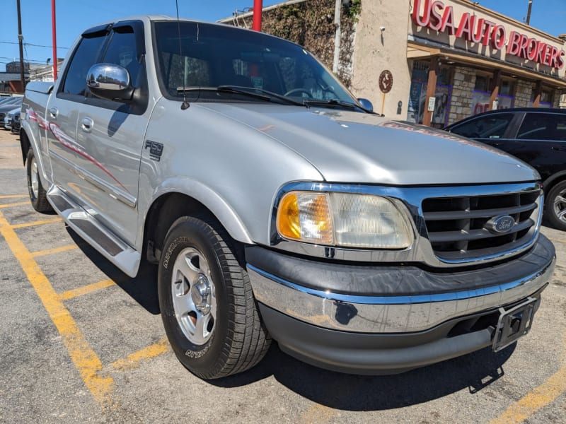 Ford F-150 SuperCrew 2001 price $8,995