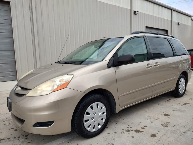 Toyota Sienna 2009 price $6,490