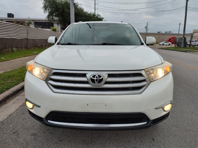 Toyota Highlander 2012 price $8,999