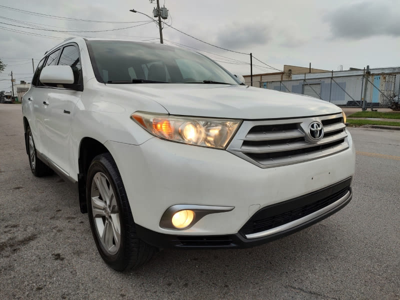 Toyota Highlander 2012 price $8,999