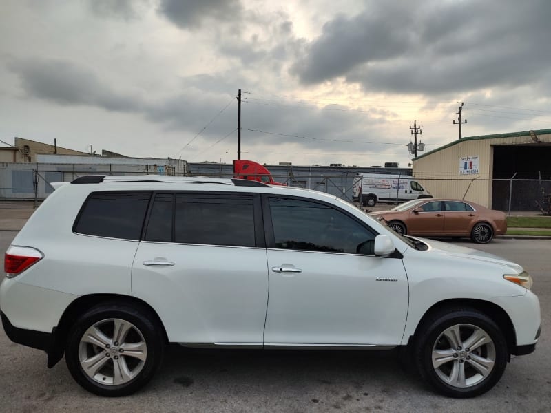 Toyota Highlander 2012 price $8,999