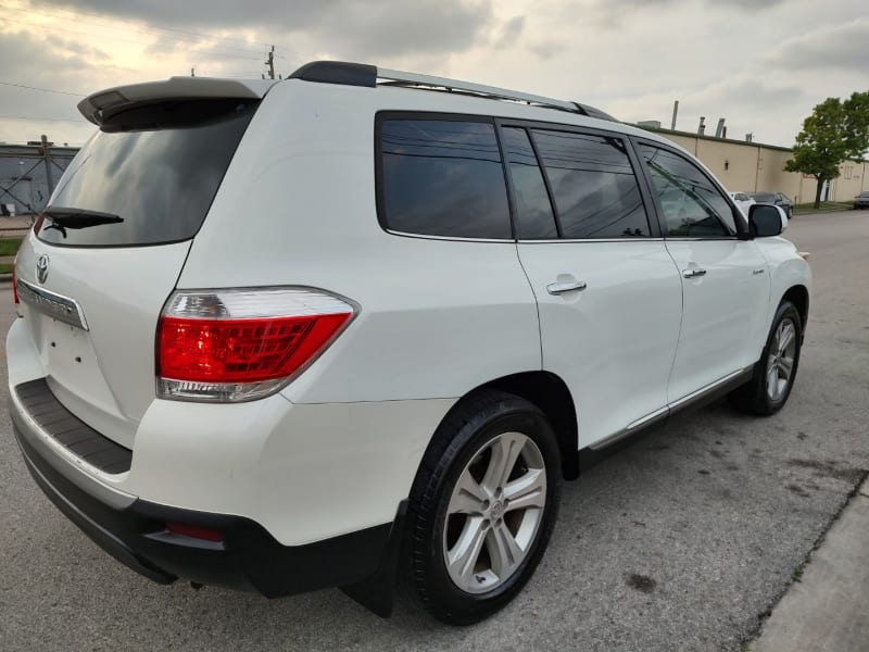 Toyota Highlander 2012 price $8,999