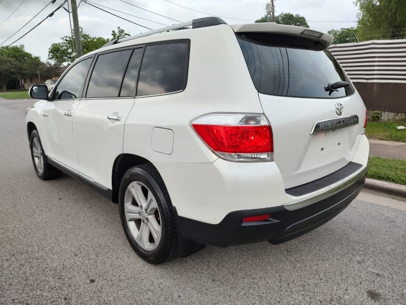 Toyota Highlander 2012 price $8,999