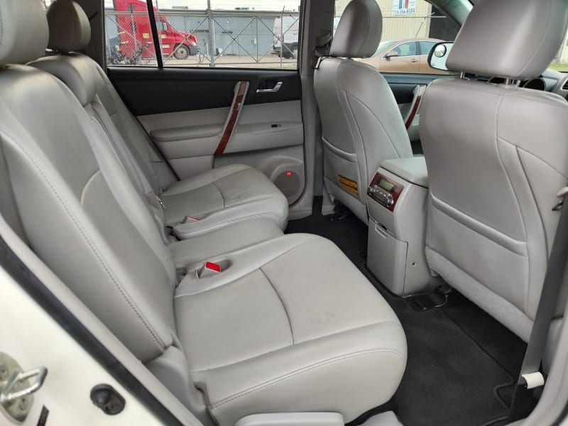 Toyota Highlander 2012 price $8,999