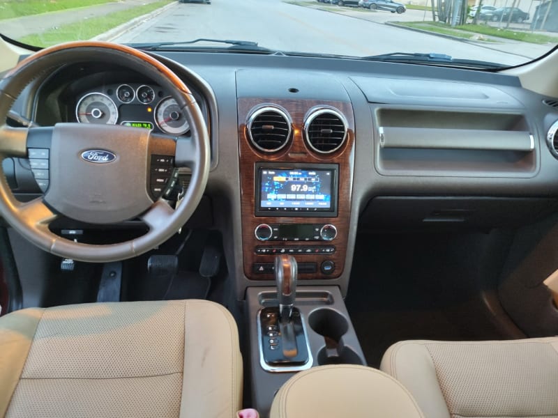 Ford Taurus X 2008 price $5,499