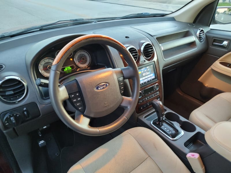 Ford Taurus X 2008 price $5,499