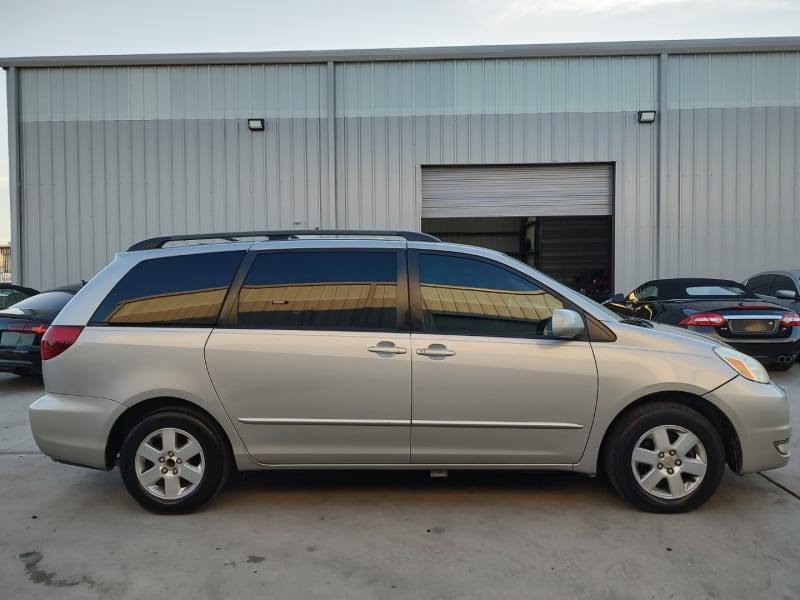 Toyota Sienna 2005 price $6,499