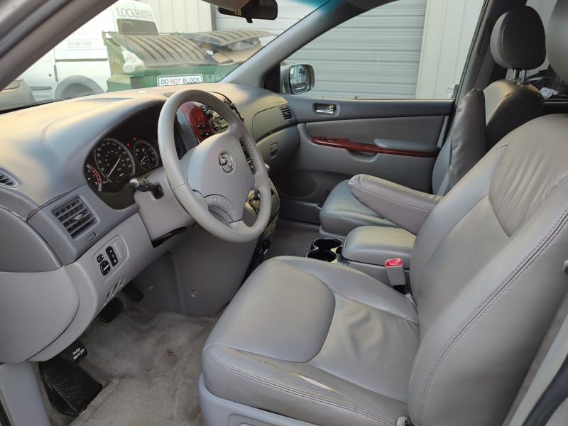 Toyota Sienna 2005 price $6,499