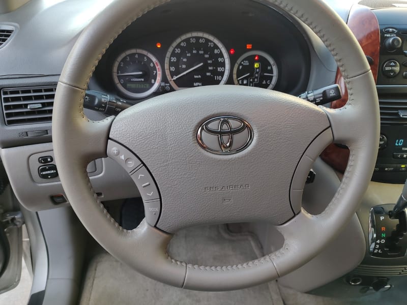 Toyota Sienna 2005 price $6,499