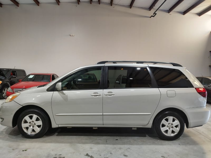 Toyota Sienna 2005 price $6,499