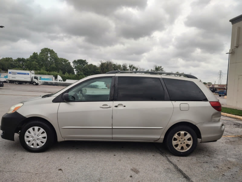 Toyota Sienna 2005 price $3,499