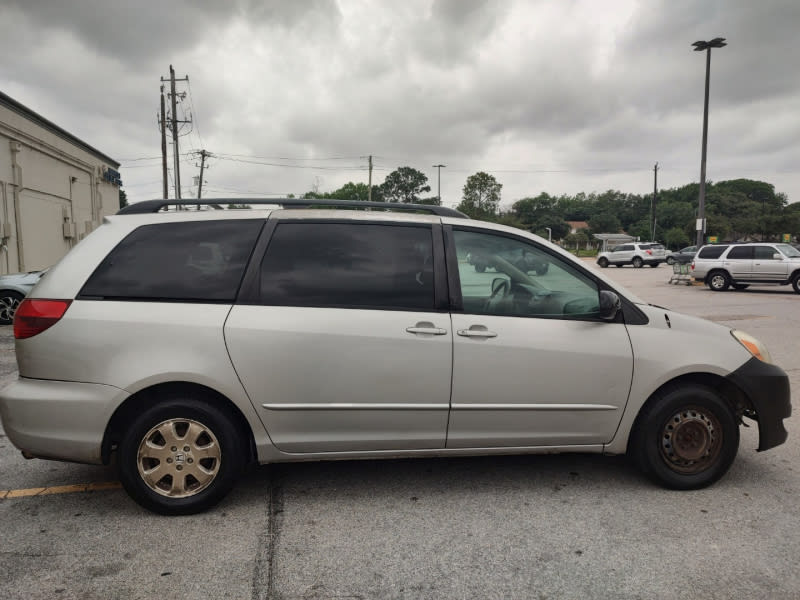 Toyota Sienna 2005 price $3,499