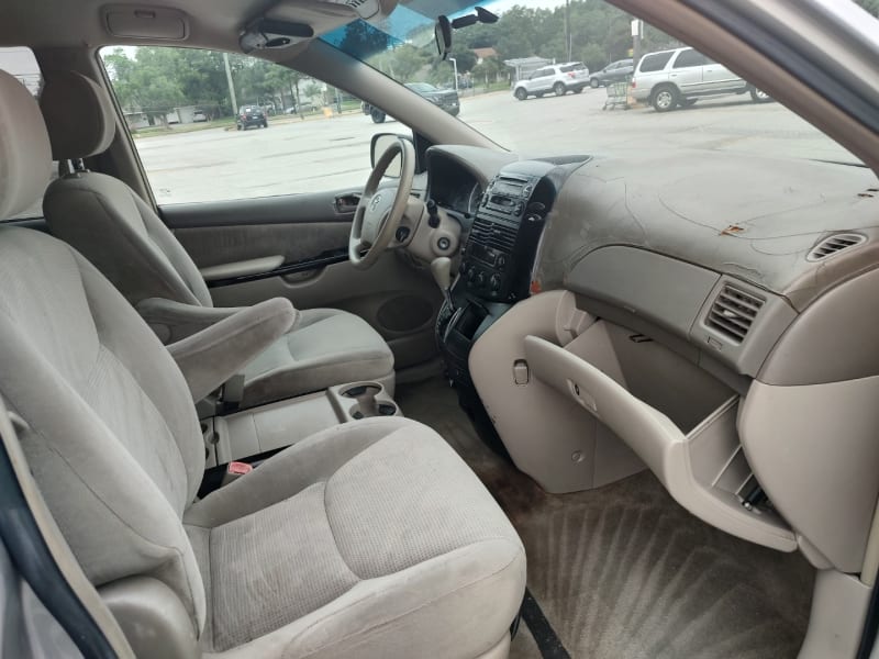 Toyota Sienna 2005 price $3,499