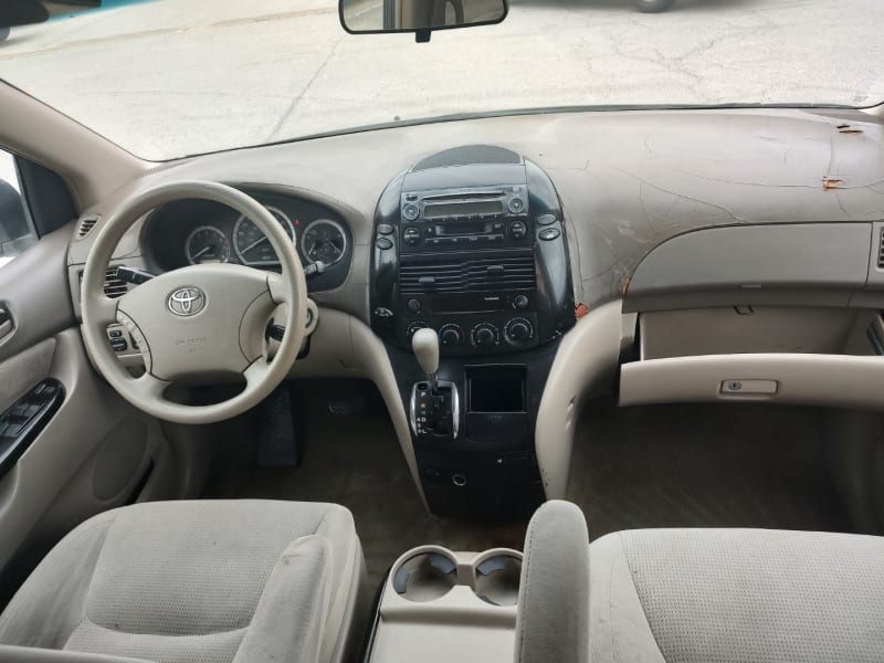 Toyota Sienna 2005 price $3,499