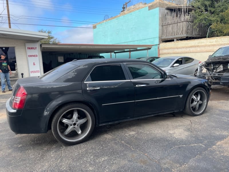 CHRYSLER 300C 2005 price $7,999