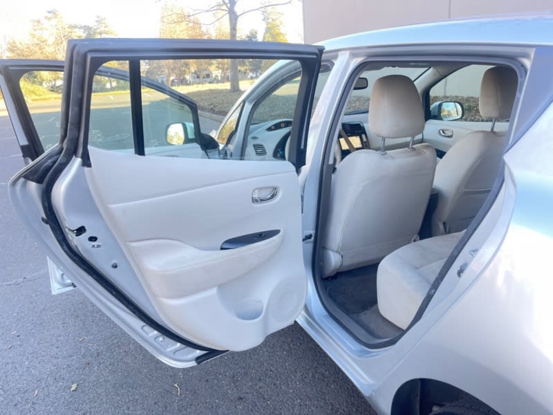 Nissan LEAF 2011 price $5,995