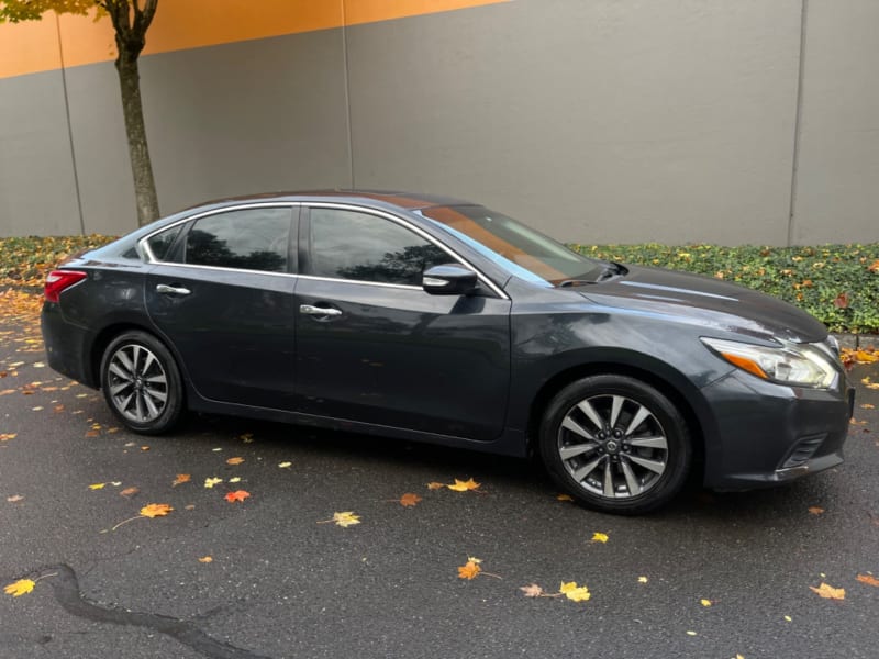 Nissan Altima 2017 price $12,995