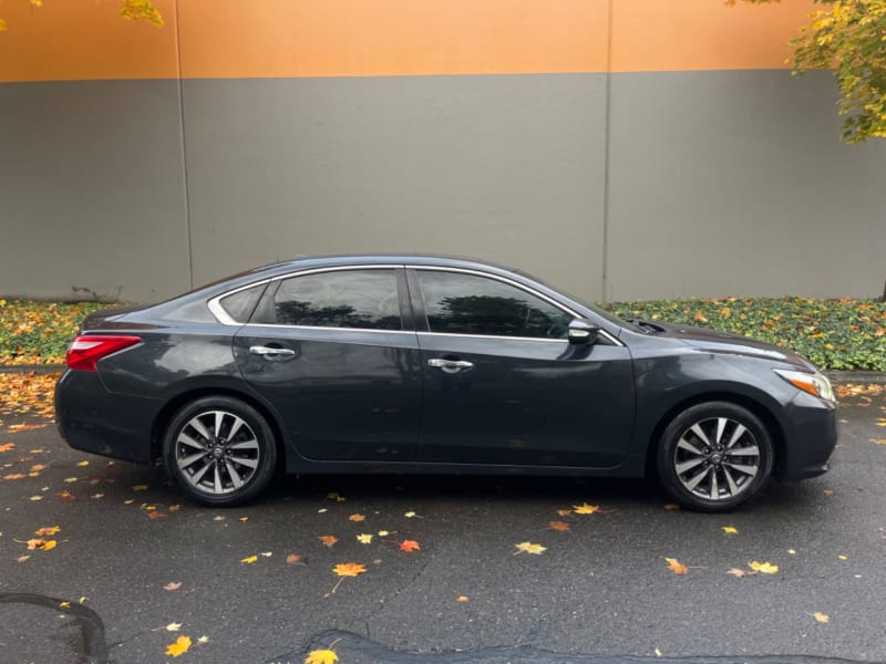 Nissan Altima 2017 price $12,995