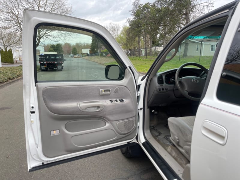 Toyota Tundra 2003 price $15,995